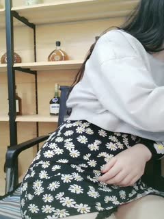 风骚漂亮的少妇给狼友看自己拍的视频然后自慰